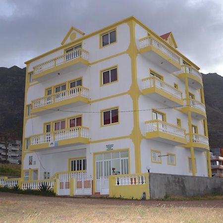 Residencial Trilhas & Montanhas Acomodação com café da manhã Ponta Do Sol Exterior foto