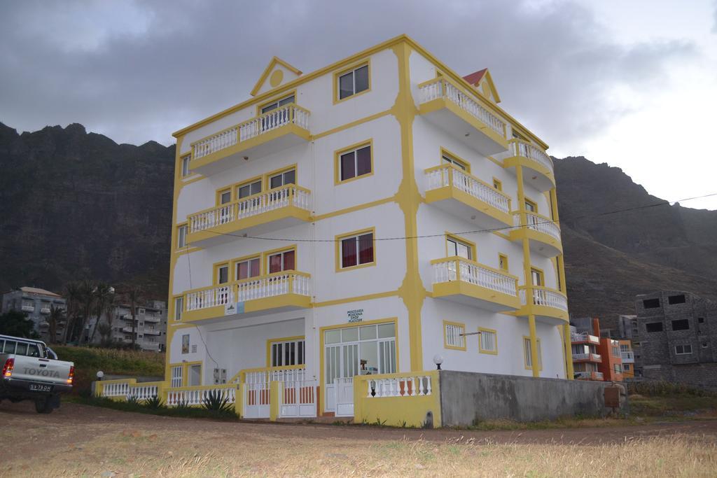 Residencial Trilhas & Montanhas Acomodação com café da manhã Ponta Do Sol Exterior foto